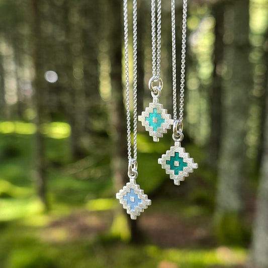 Åkle - smykke med emalje