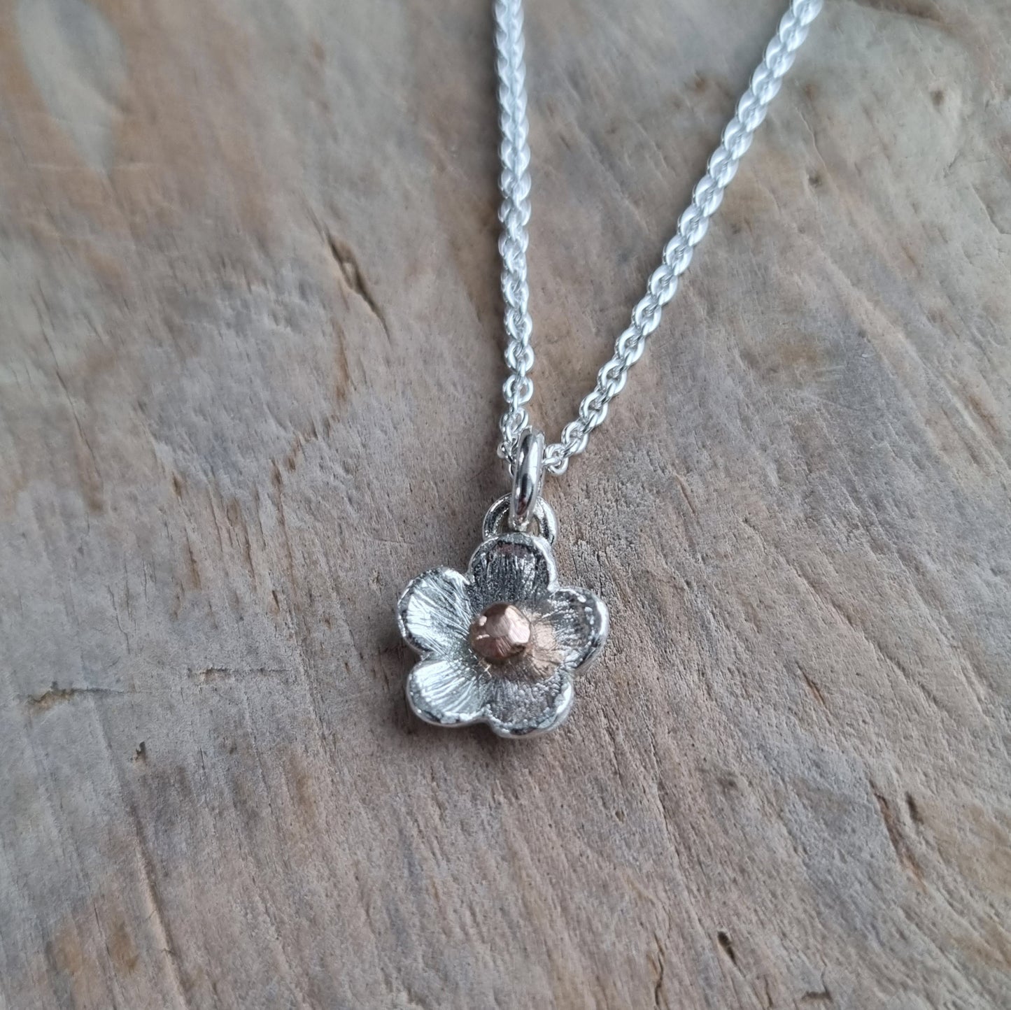 Hugleiksølv - lita 5 bladrose - anheng