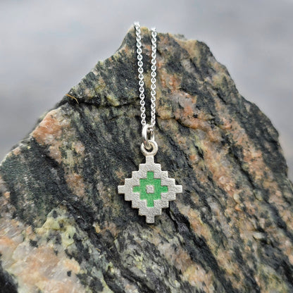 Åkle - smykke med emalje