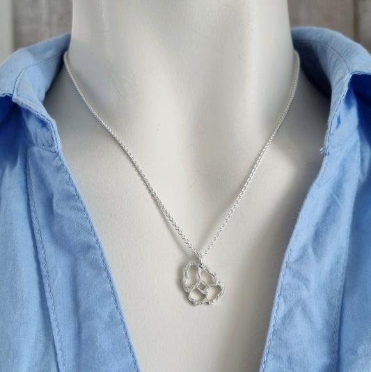 Valmue med hamra overflate